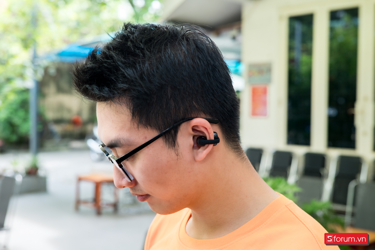 Phần loa nhỏ gọn đặt gần ống tai không gây cảm giác bí bách
