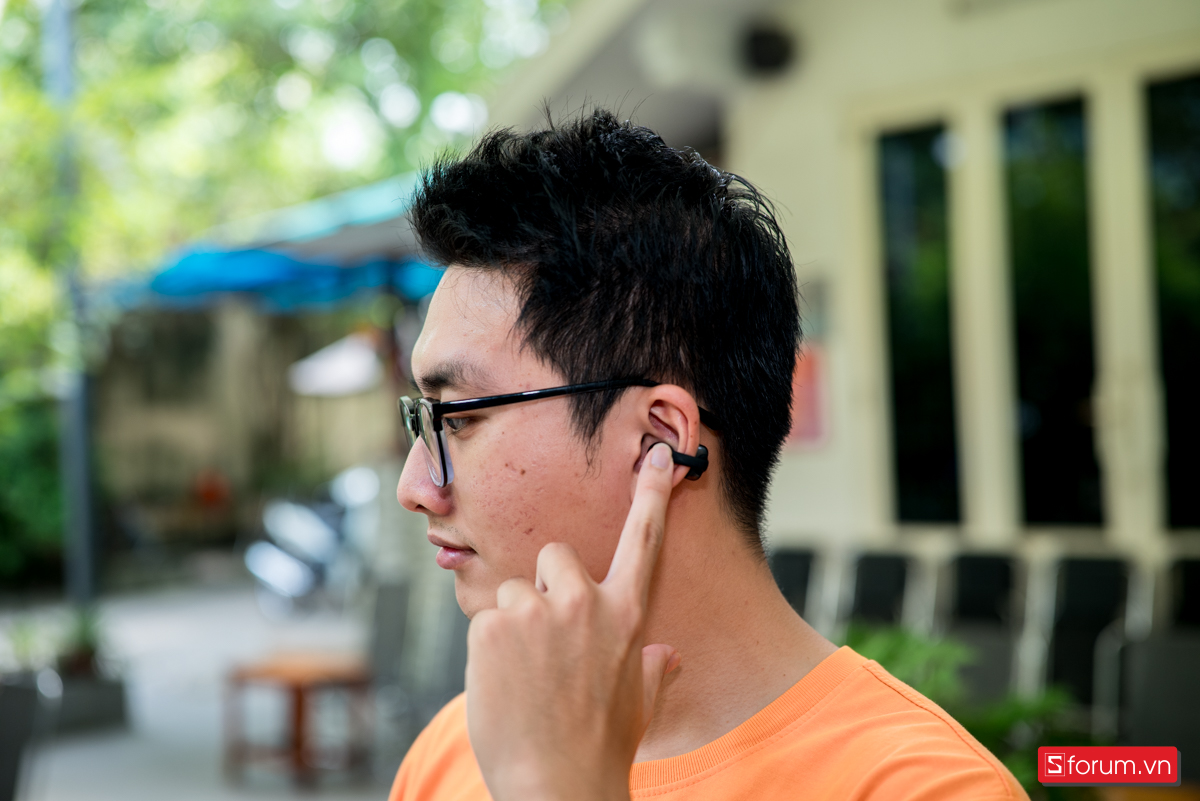 Một trong những điểm mình khá hài lòng khi đánh giá Shokz OpenDots ONE chính là hệ thống tính năng thông minh