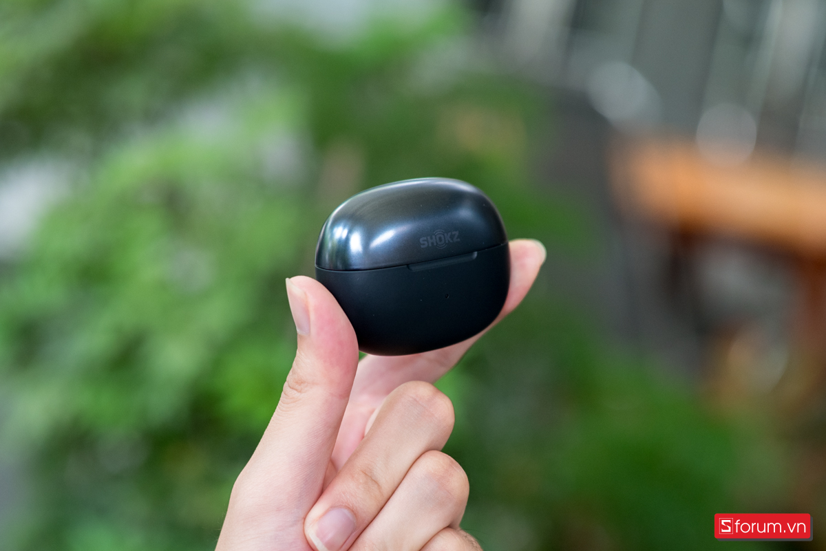 Chất liệu nhựa nhám chống bám mồ hôi và vân tay