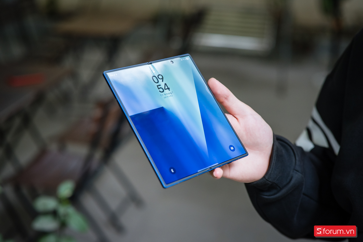 Về nếp gấp, Samsung đã cải thiện đáng kể nhờ bản lề mới