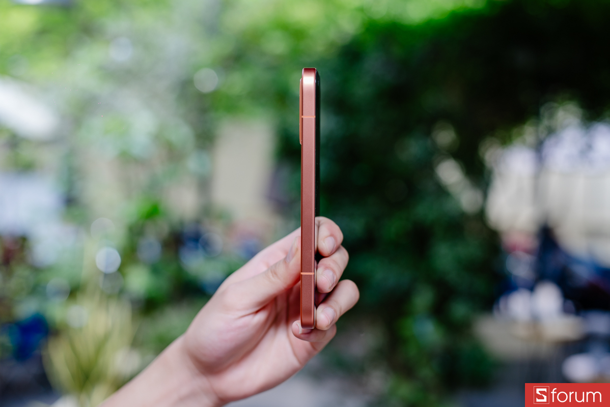 Đánh giá Honor 600 về thiết kế: khung viền mỏng, các góc cạnh được bo cong mềm mại