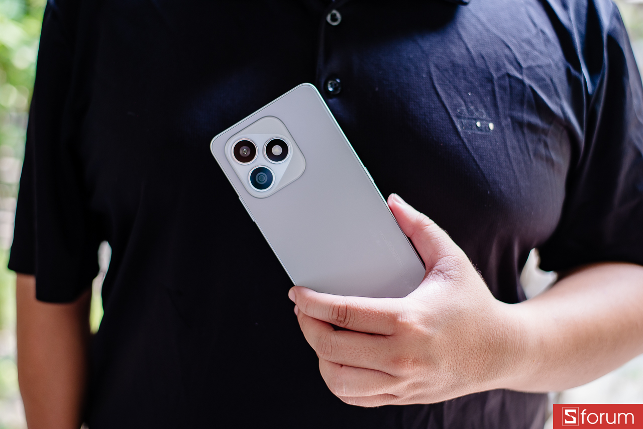 Đánh giá Honor X8d về thiết kế: Cầm nắm thoải mái nhờ thiết kế mỏng nhẹ