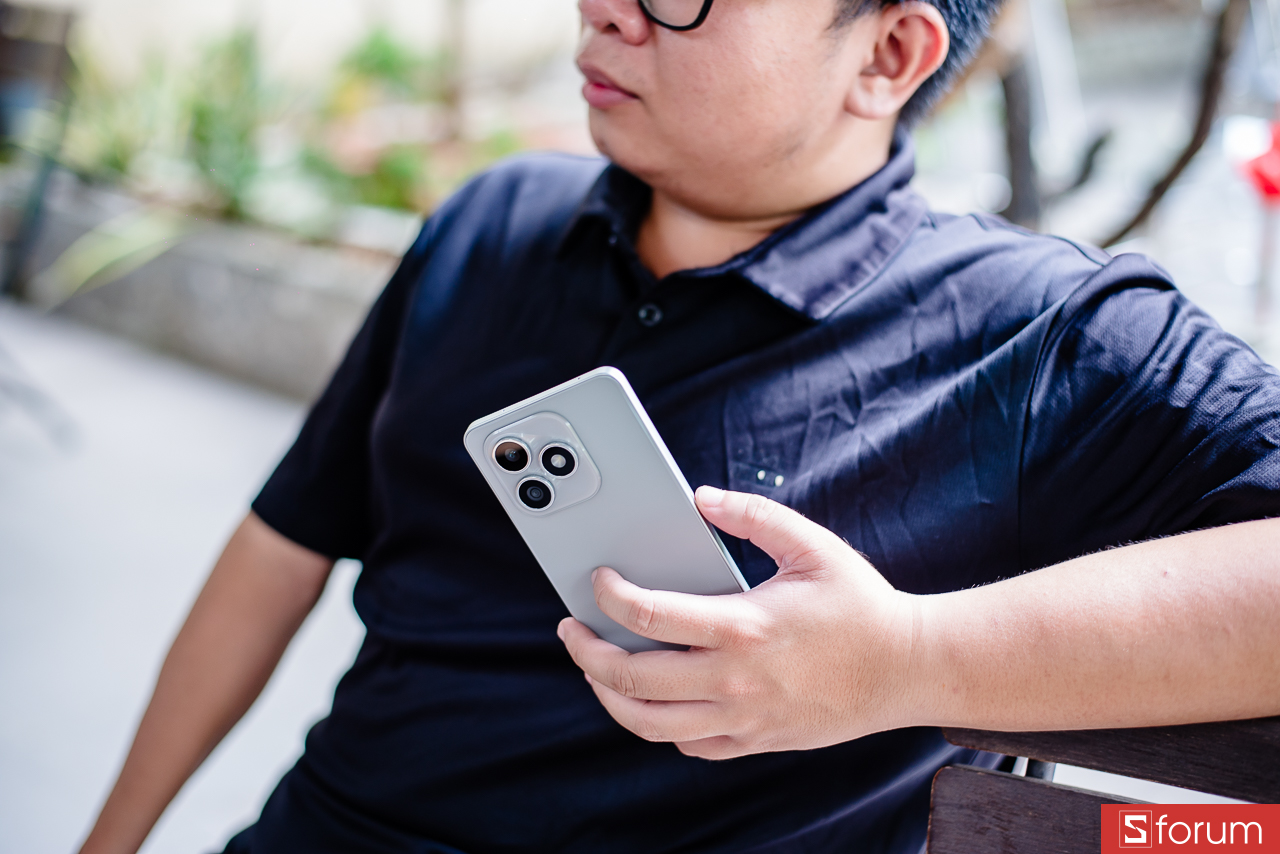 Đánh giá Honor X8d về thiết kế: Tổng thể máy được hoàn thiện từ nhựa