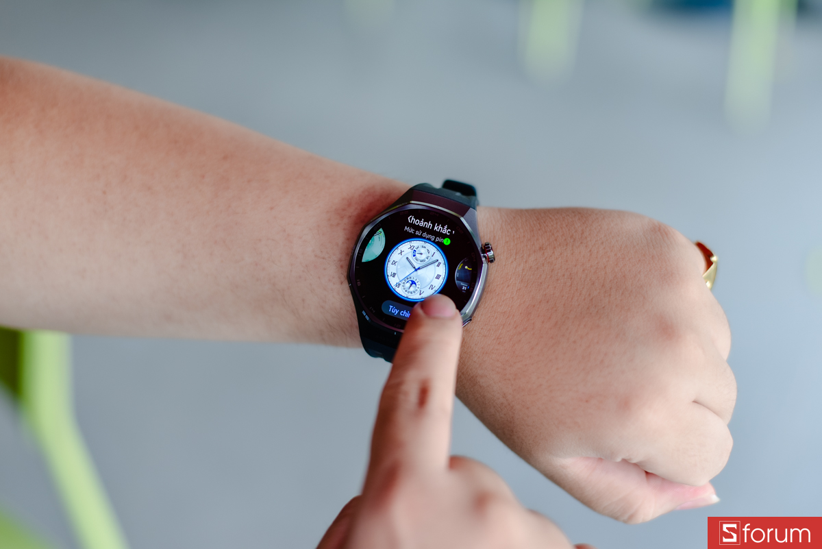 Màn hình là điểm cải tiến ấn tượng nhất trong đánh giá Huawei Watch GT 6 Pro lần này