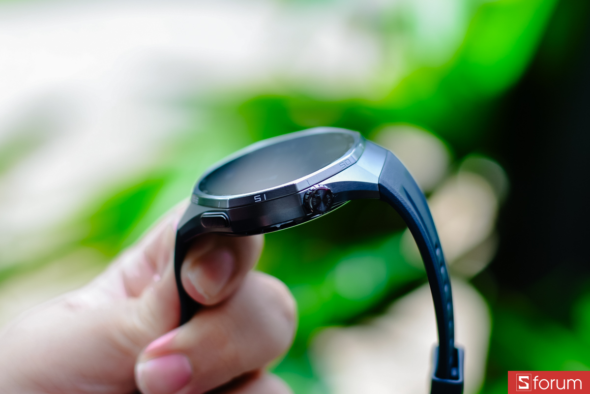 Núm xoay vẫn thể hiện sự tinh xảo, cho cảm giác cuộn rất mượt mà