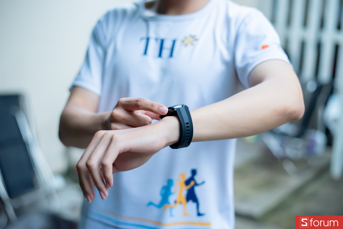 Đánh giá Huawei Watch GT7 46mm: Thiết kế thể thao, dây EasyCross dễ đeo
