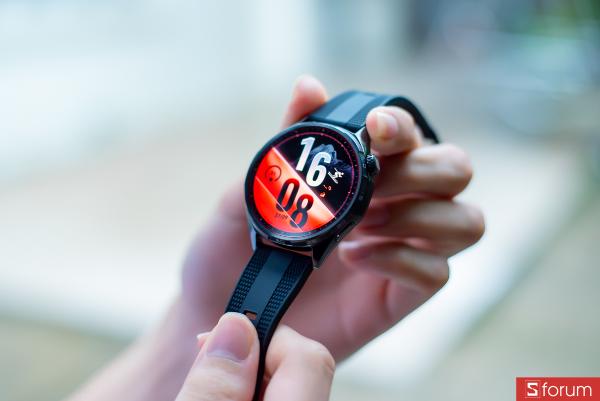 Đánh giá Huawei Watch GT7 46mm: Phần thân được hoàn thiện từ thép không gỉ