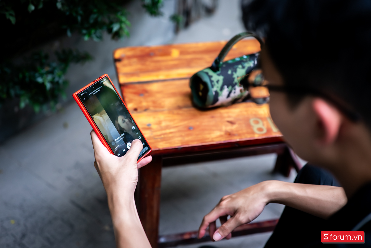 JBL Charge 6 có thể lấp đầy không gian khá lớn