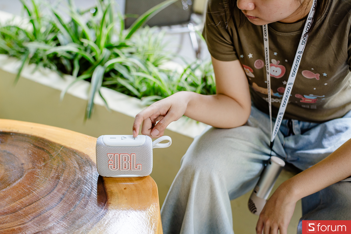 Đánh giá JBL Go 5: bass của Go 5 cho cảm giác gọn và có lực vừa phải