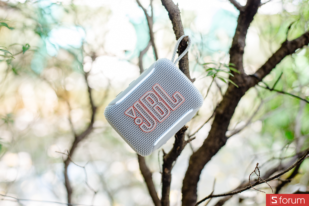 Đánh giá JBL Go 5 về thiết kế: Dây treo tích hợp cũng rất hữu dụng