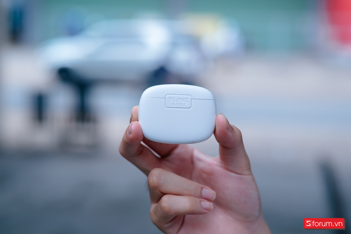 JBL Tune Buds 2 phiên bản màu trắng khá dễ dơ