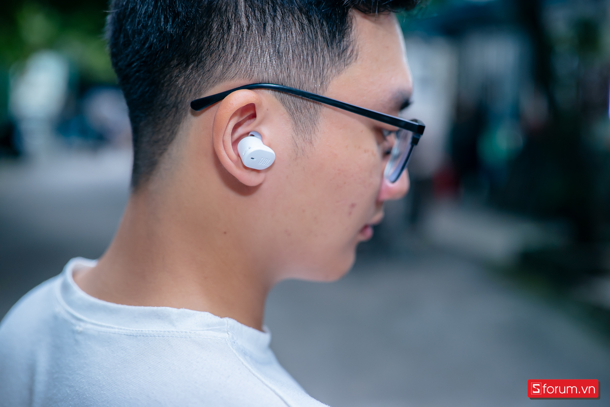 Điểm thú vị khi đánh giá JBL Tune Buds 2 chính là tính năng Smart Ambient