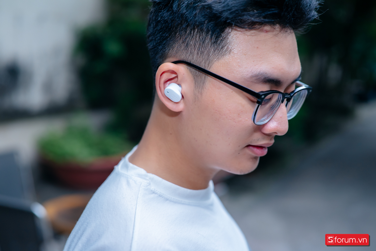 JBL đã có những cải tiến đáng kể về chất lượng micro trên Tune Buds 2 so với các thế hệ trước.
