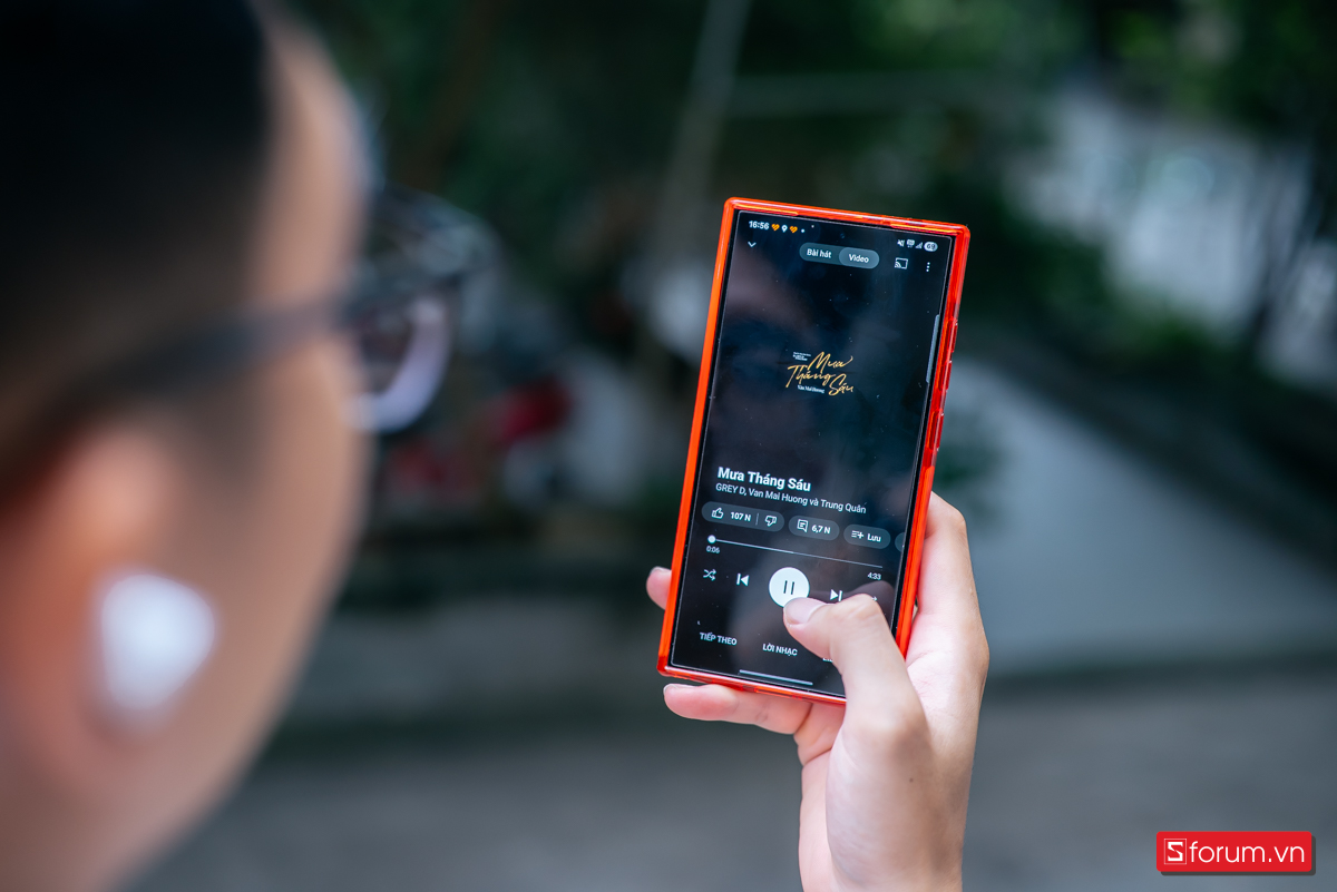 Dải trung của tai nghe thực sự là điểm mạnh khi xử lý ca khúc ballad khá cảm xúc.