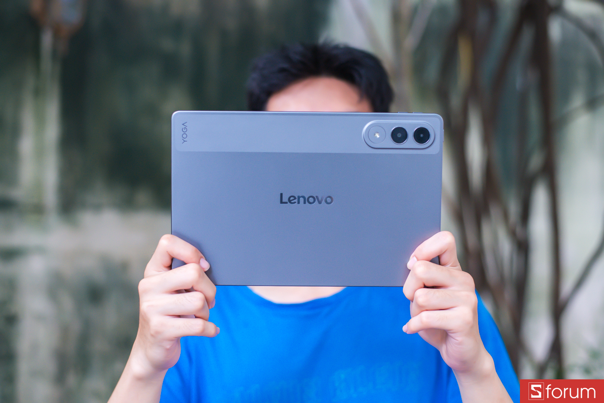 Lenovo Yoga Tab sở hữu cụm camera sau được bố trí dọc
