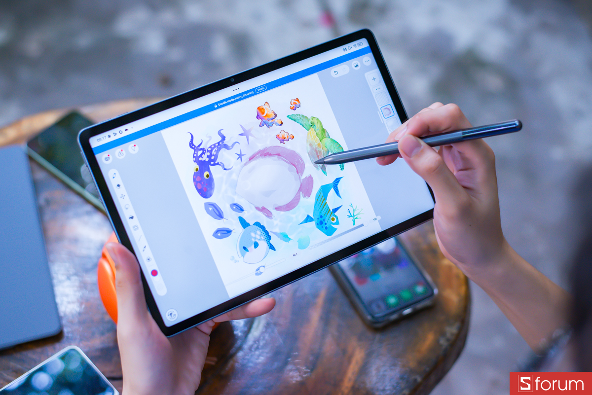 Bút Tab Pen Pro đi kèm cho trải nghiệm viết vẽ khá mượt mà với độ trễ thấp