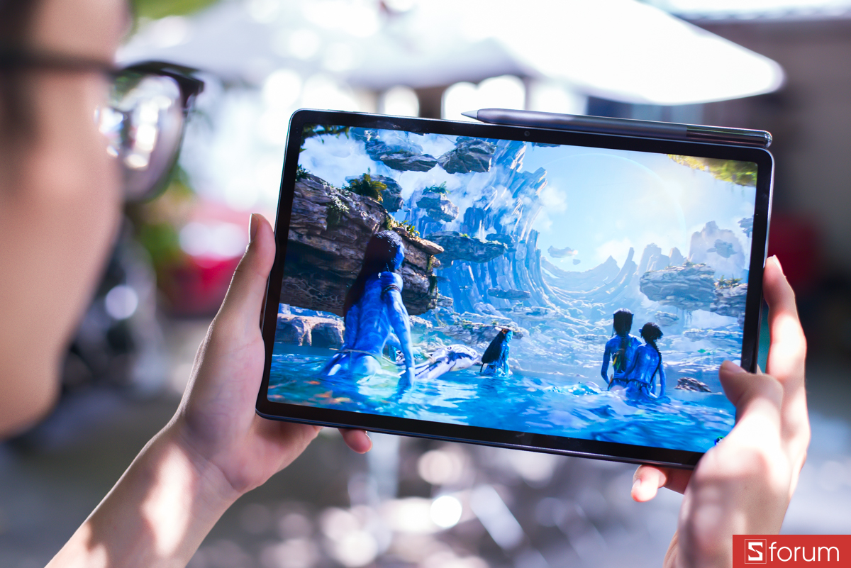 Lenovo Yoga Tab được trang bị hệ thống âm thanh Dolby Atmos với 4 loa