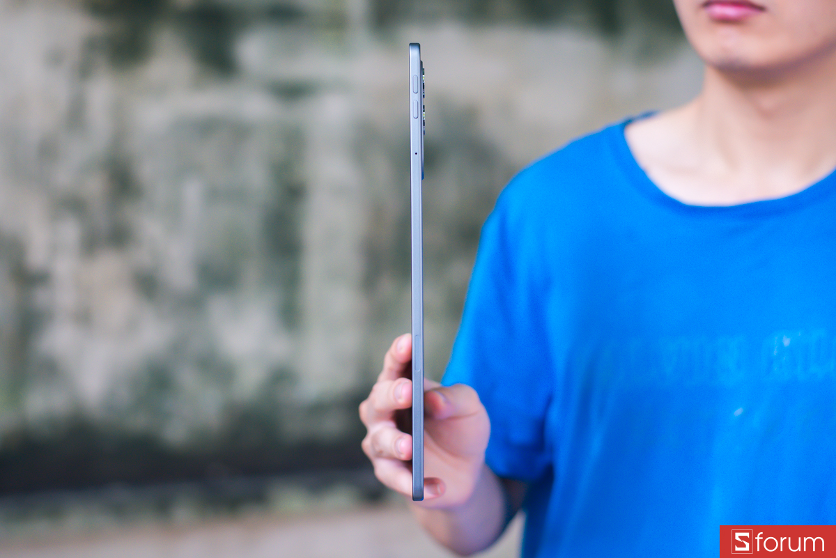 Đánh giá Lenovo Yoga Tab, máy có khung viền phẳng với độ mỏng ấn tượng