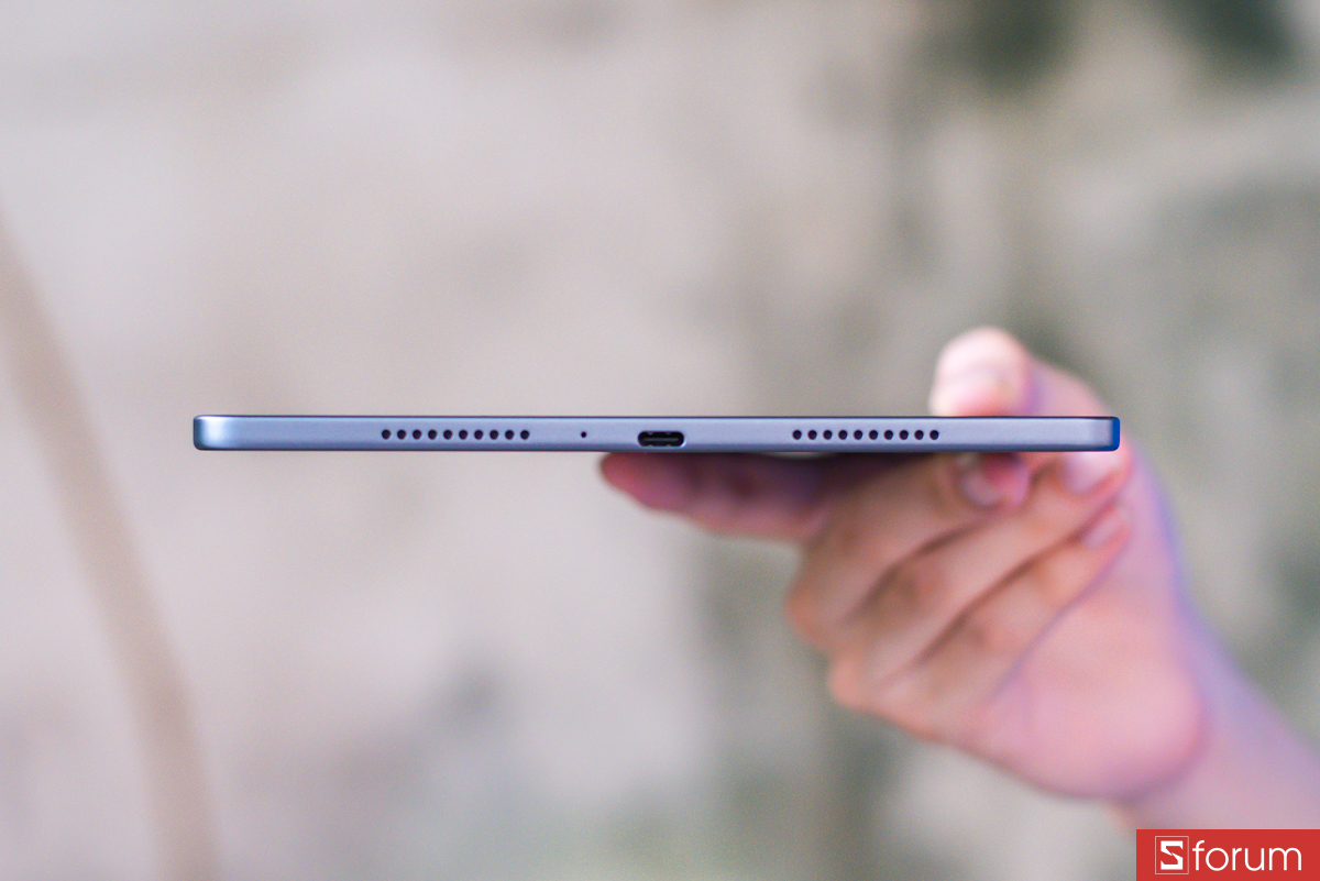 Đánh giá Lenovo Yoga Tab, máy có khung viền phẳng với độ mỏng ấn tượng