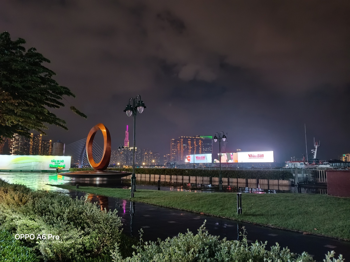 Trong điều kiện thiếu sáng, camera OPPO A6 Pro gặp nhiều khó khăn