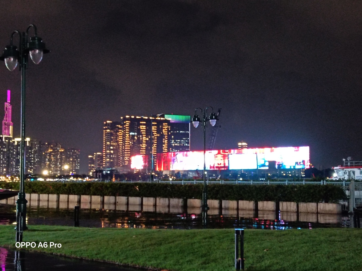 Trong điều kiện thiếu sáng, camera OPPO A6 Pro gặp nhiều khó khăn