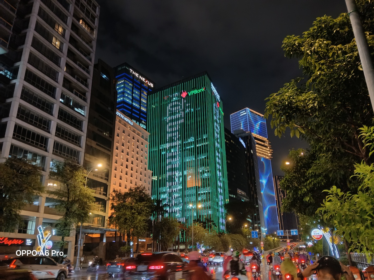 Trong điều kiện thiếu sáng, camera OPPO A6 Pro gặp nhiều khó khăn