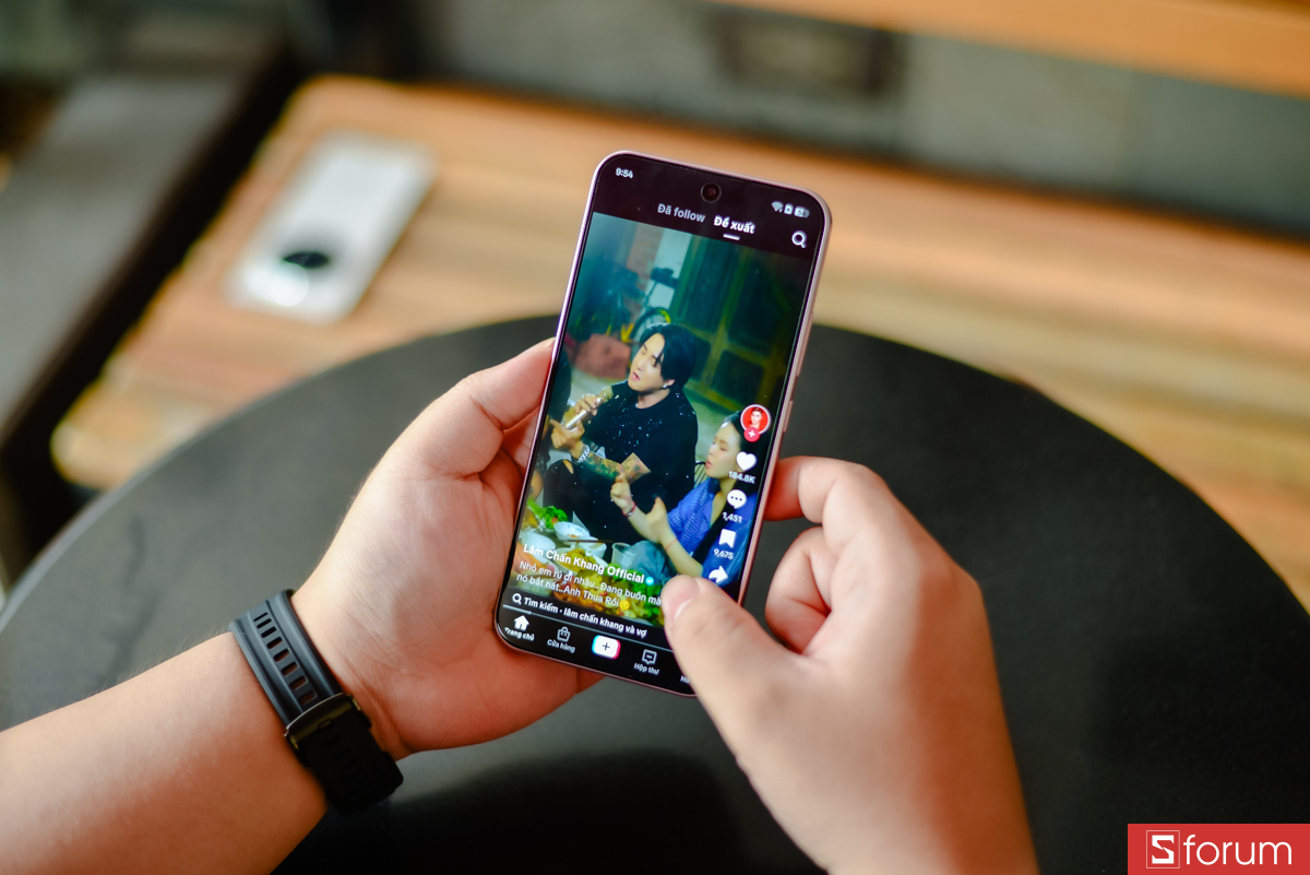 Với dung lượng khủng này, OPPO A6 Pro dễ dàng đáp ứng một ngày sử dụng