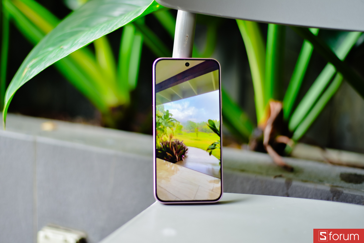 Viền màn hình của OPPO A6 Pro chỉ dày 2.23mm ở cả 4 cạnh