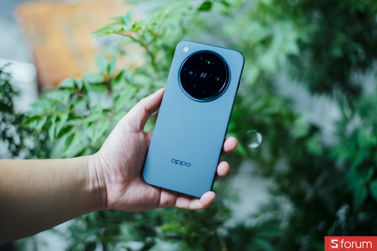 Mặt lưng gốm vi tinh thể trên OPPO Find X8 không chỉ đẹp mà còn mang lại cảm giác mát lạnh