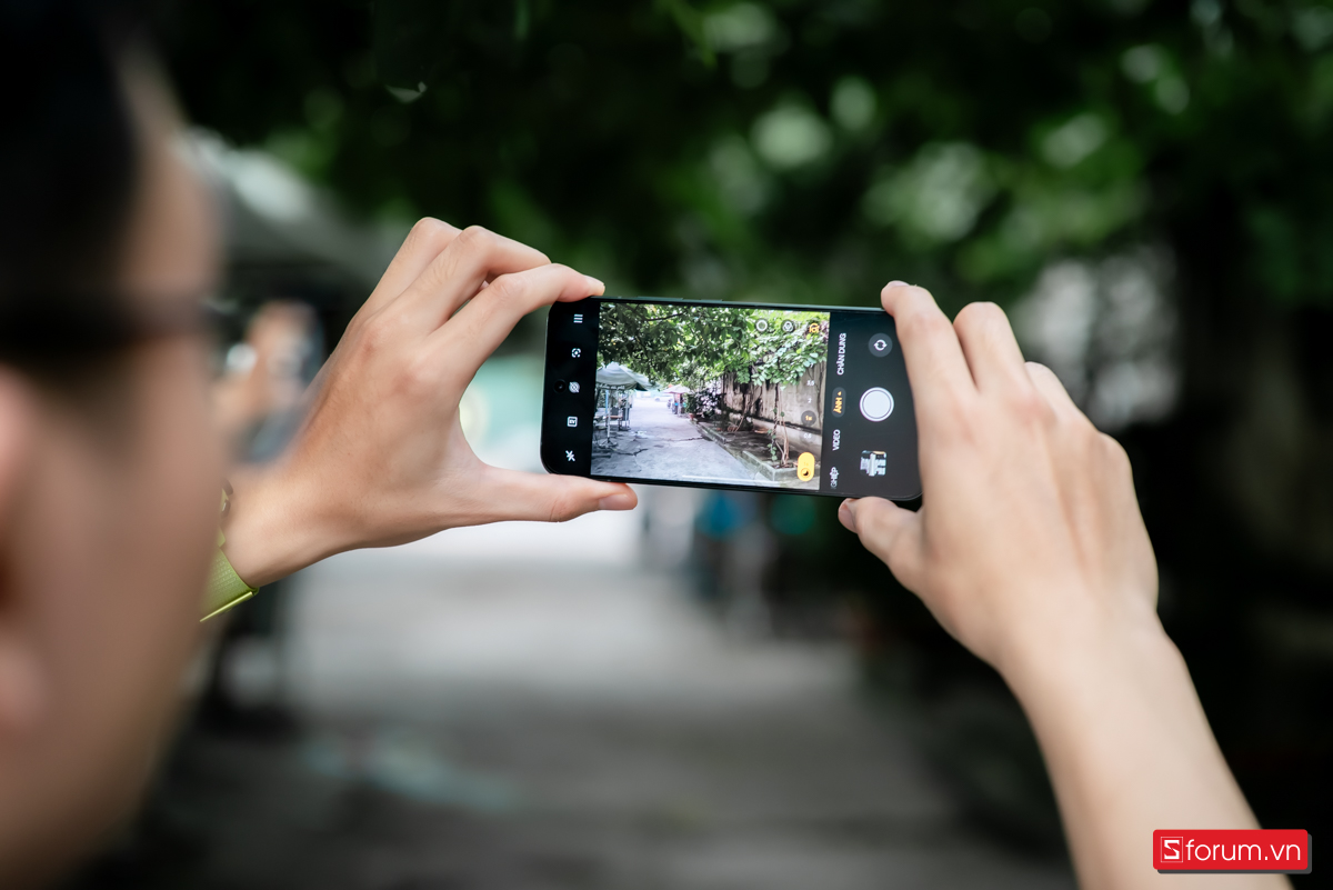 Điểm nổi bật nhất chính là camera telephoto 50MP với zoom quang học 3.5x