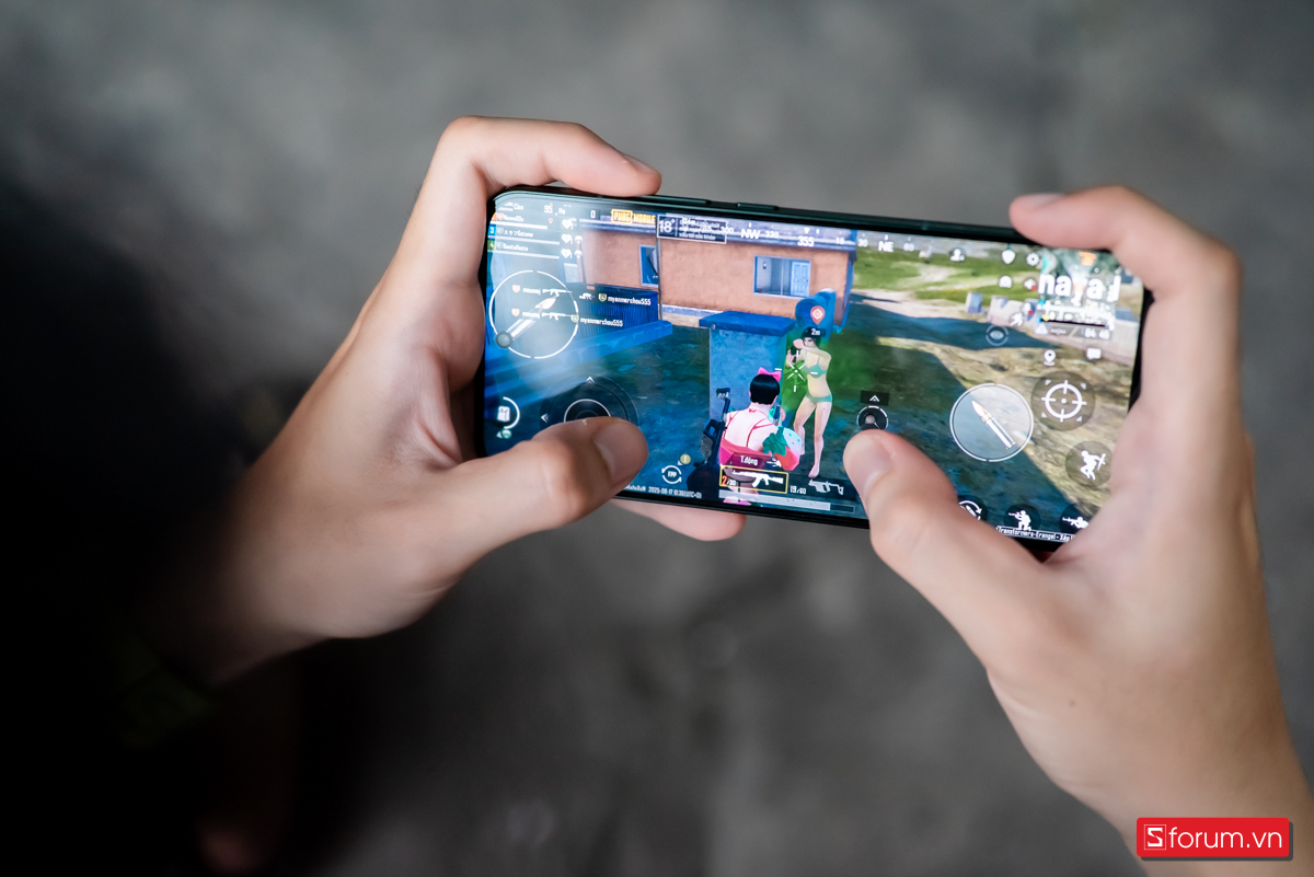 PUBG Mobile, ở thiết lập HDR và tốc độ khung hình Cao, trải nghiệm bắn, lái xe mượt mà