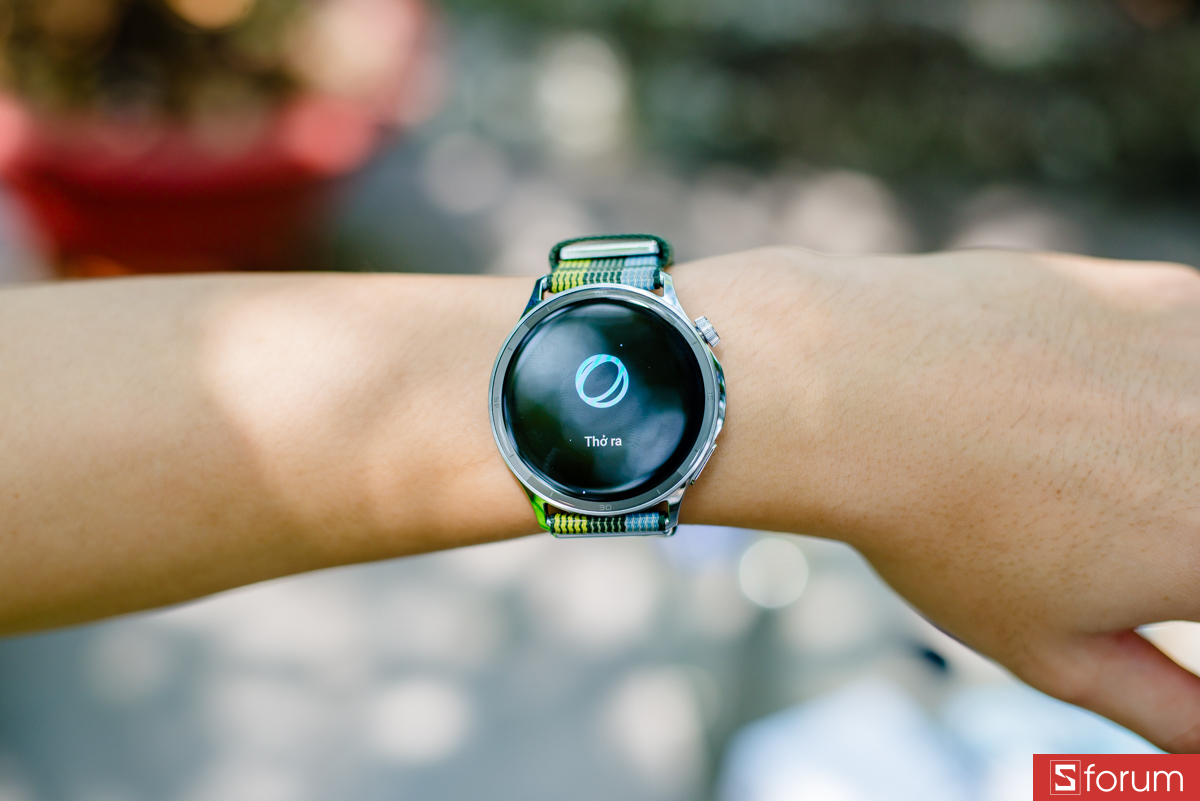 OPPO Watch S còn tích hợp các bài tập hít thở được thiết kế khoa học để giúp giảm stress