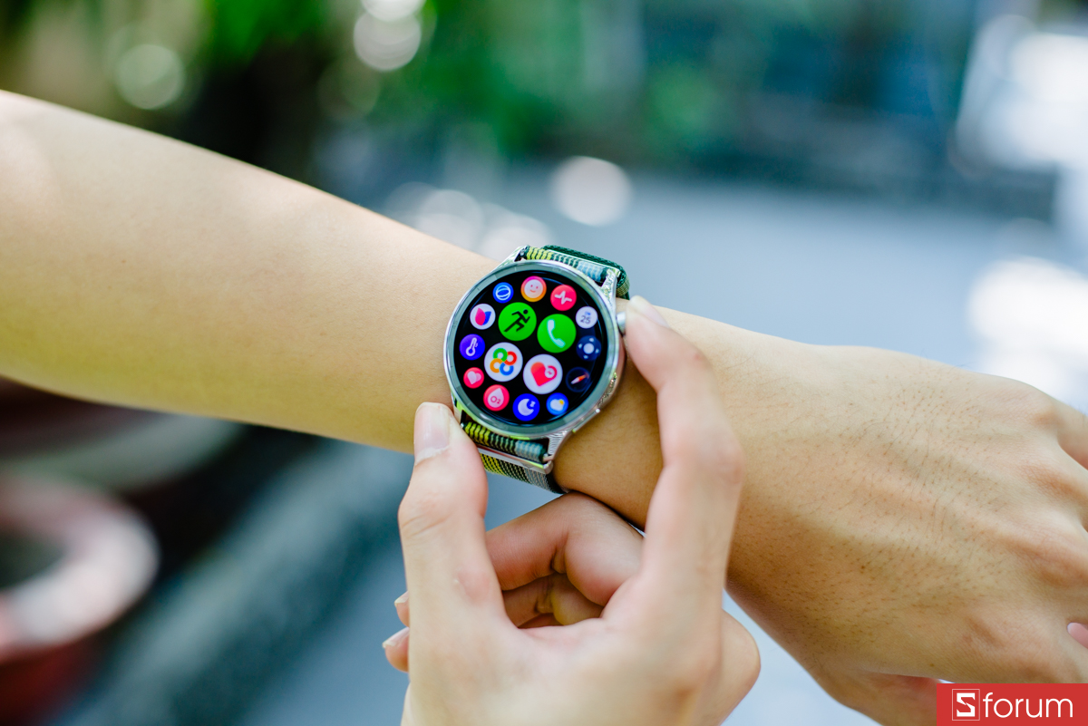 OPPO Watch S chạy hệ điều hành ColorOS Watch