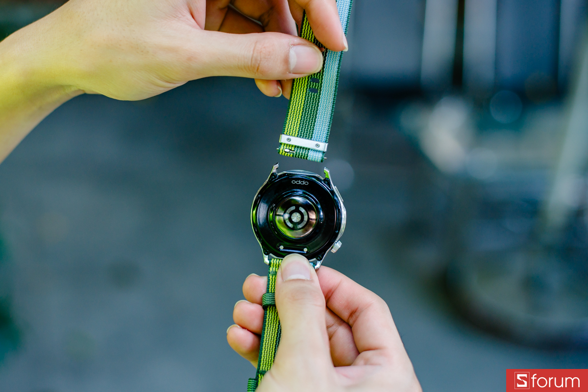 Đánh giá OPPO Watch S về thiết kế, dây vải thể thao đeo thoải mái