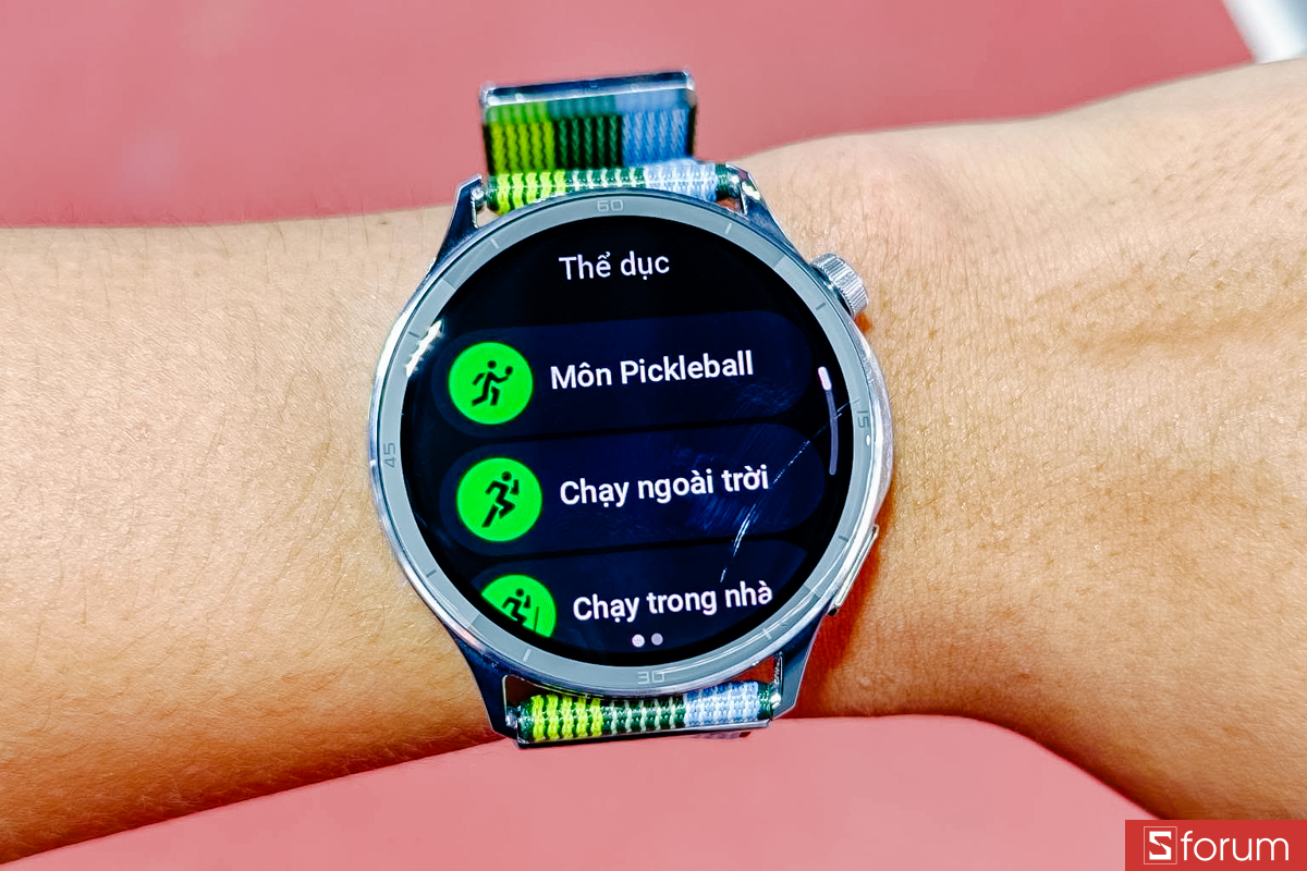 OPPO Watch S còn hỗ trợ hơn 100 môn thể thao khác nhau như Pickleball và cầu lông