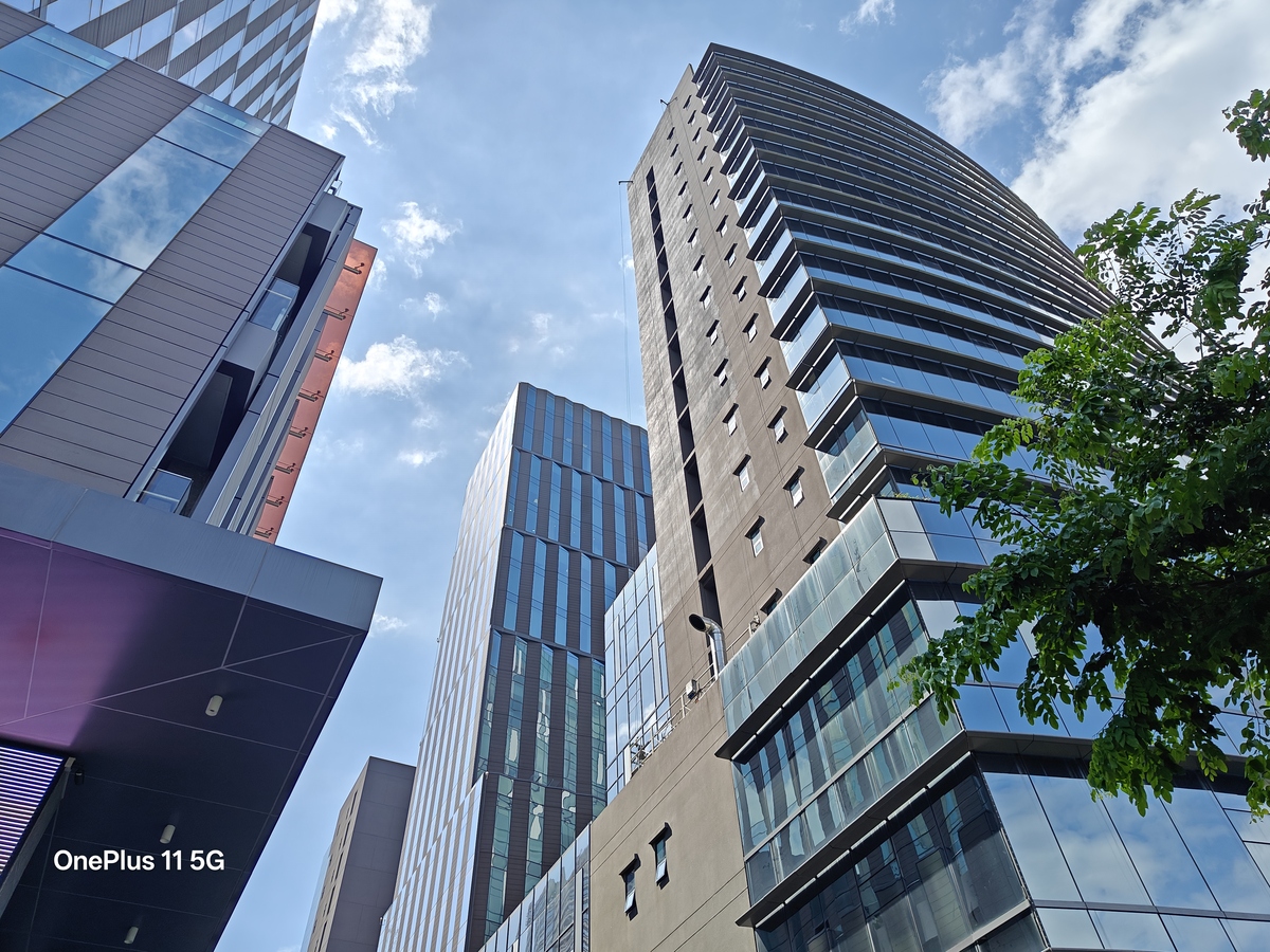 Camera chính cho chất lượng ảnh rất tốt trong điều kiện đủ sáng