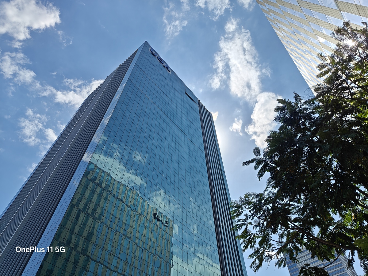 Camera chính cho chất lượng ảnh rất tốt trong điều kiện đủ sáng