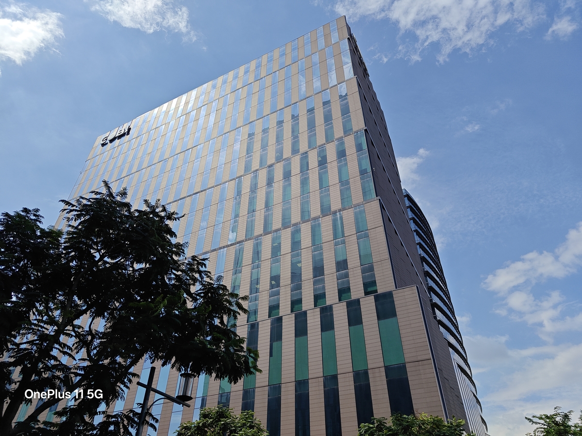 Camera chính cho chất lượng ảnh rất tốt trong điều kiện đủ sáng