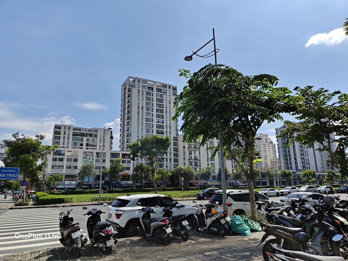 Camera chính cho chất lượng ảnh rất tốt trong điều kiện đủ sáng