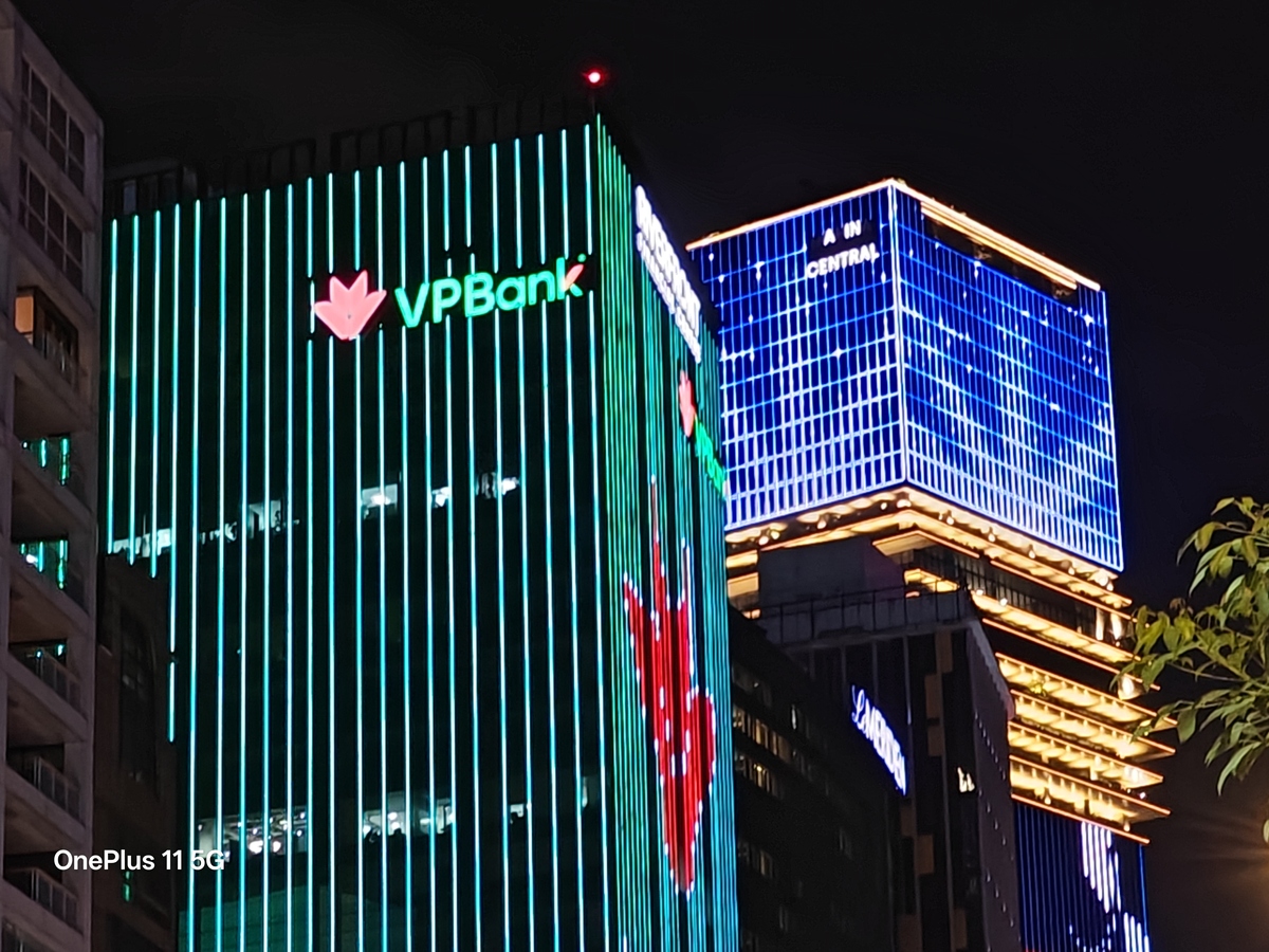 Khi chụp thiếu sáng, camera tele mang đến chất lượng tốt