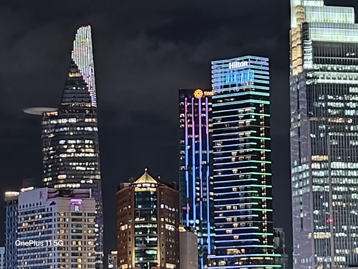 Khi chụp thiếu sáng, camera tele mang đến chất lượng tốt