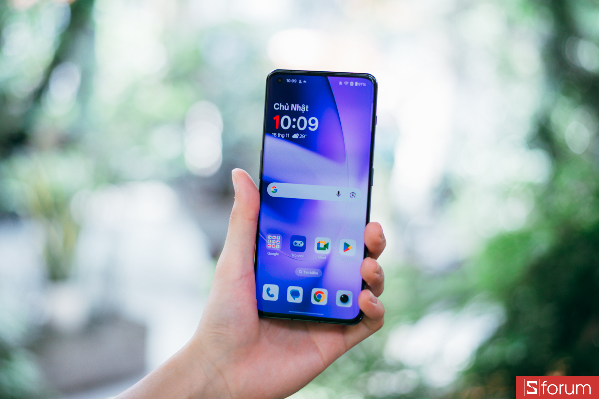 Đánh giá OnePlus 11 về màn hình, màn hình cong đã lỗi thời trong năm 2025
