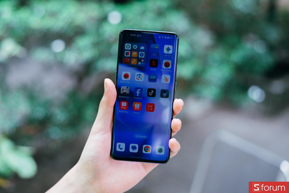 Giao diện OxygenOS vẫn rất mượt mà và gần với stock Android