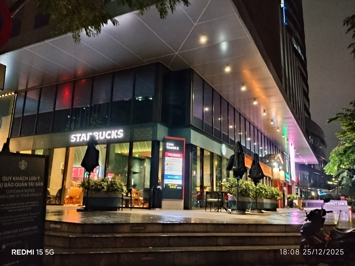 Camera của Redmi 15 5G cho chất lượng chỉ ở mức trung bình khi chụp thiếu sáng