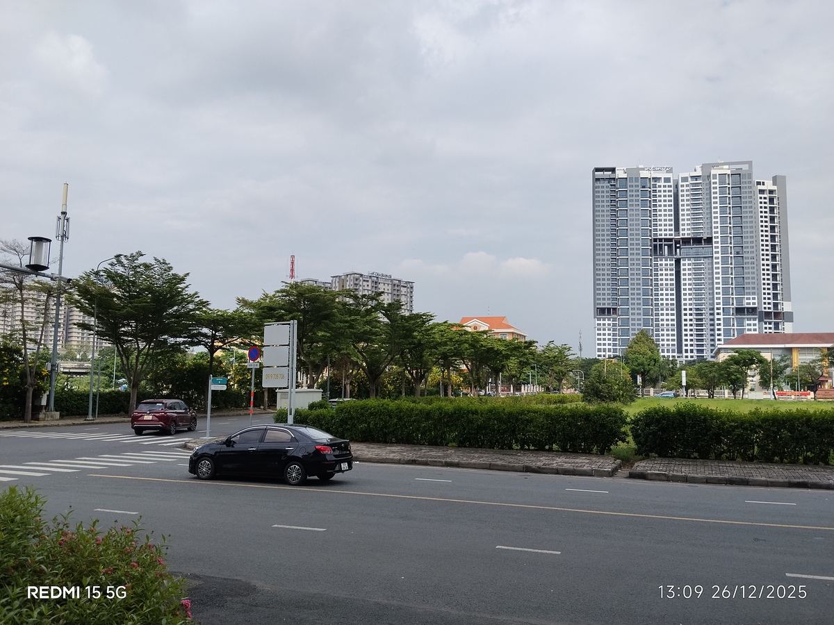 Camera của Redmi 15 5G có chất lượng ổn khi chụp ban ngày