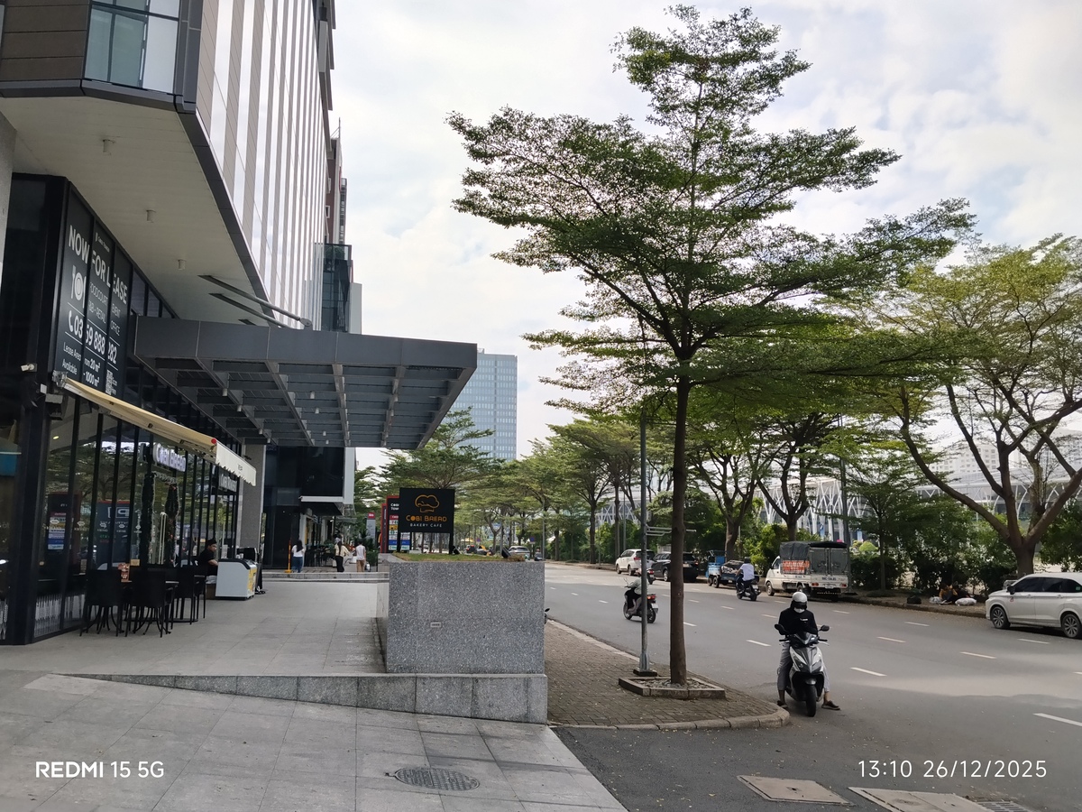 Camera của Redmi 15 5G có chất lượng ổn khi chụp ban ngày