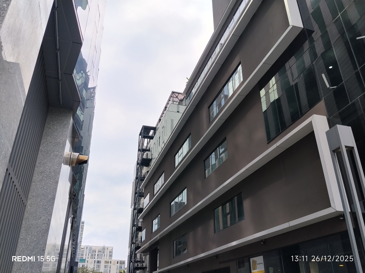 Camera của Redmi 15 5G có chất lượng ổn khi chụp ban ngày