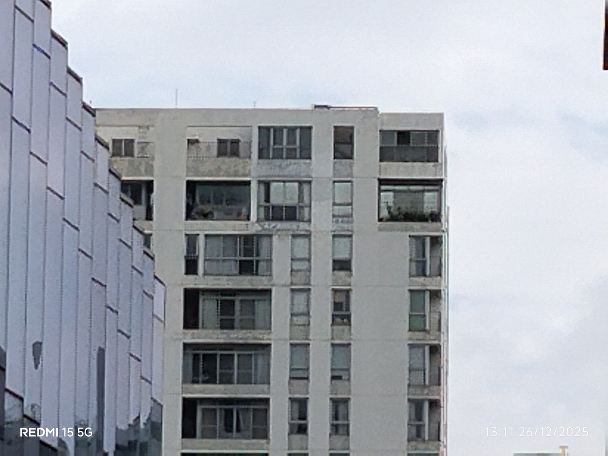 Chụp zoom là điểm yếu của Redmi 15 5G