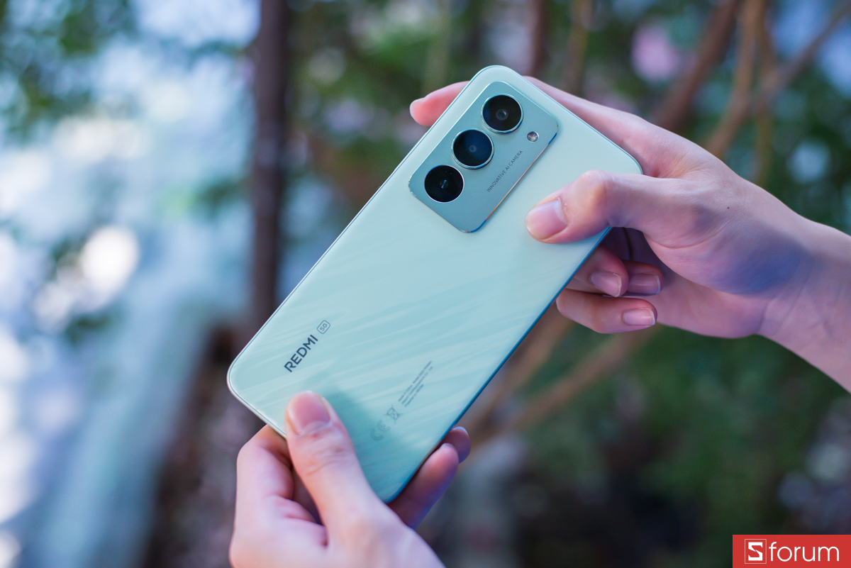 Về chất lượng hoàn thiện, đây là điểm trừ đáng tiếc của Redmi 15 5G