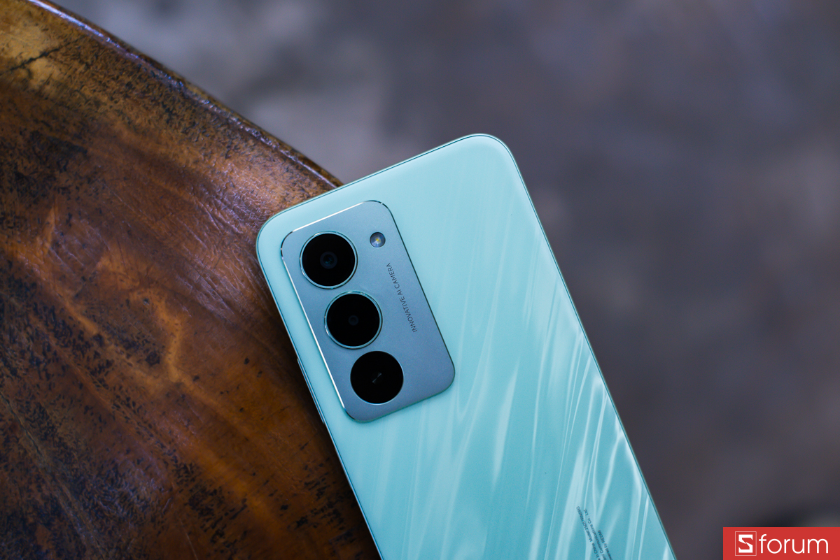 Đánh giá Redmi 15 5G về thiết kế, Phần khung bao quanh cụm camera được làm từ nhôm